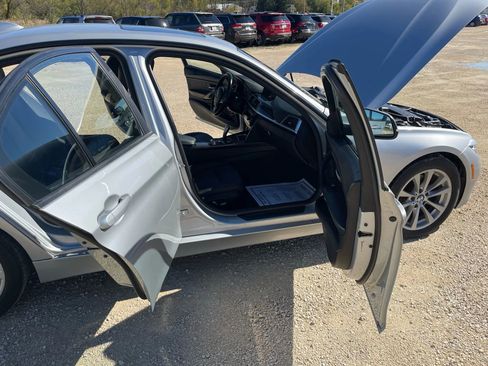 Used 2016 BMW 320i xDrive 320i xDrive Sedan 4D image 11