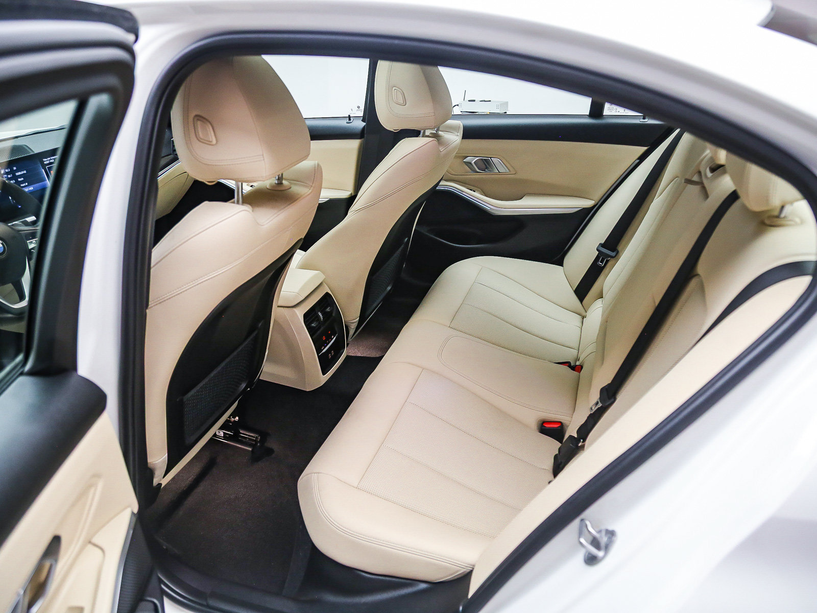 Used 2023 BMW 330i Sedan w/ Driving Assistance Package RWD image 19
