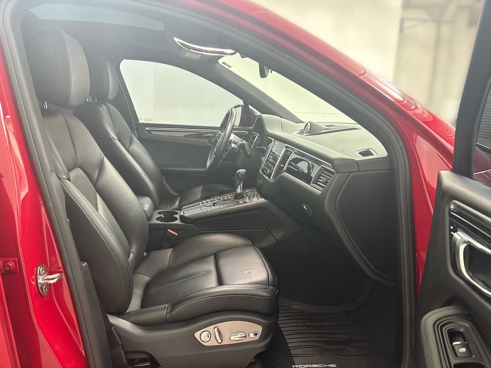 Used 2018 Porsche Macan S AWD/4WD image 26