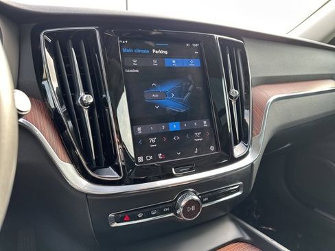 Certified 2025 Volvo V60 B5 Cross Country Plus image 18