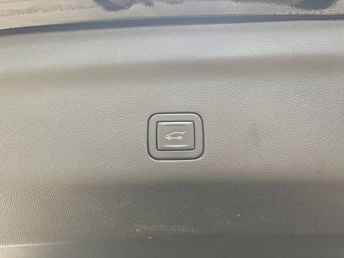 Used 2024 Chevrolet Tahoe High Country AWD/4WD image 11