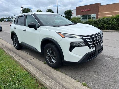 Used 2024 Nissan Rogue S FWD image 2