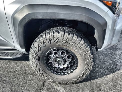 Used 2025 Toyota 4Runner TRD Off-Road image 10