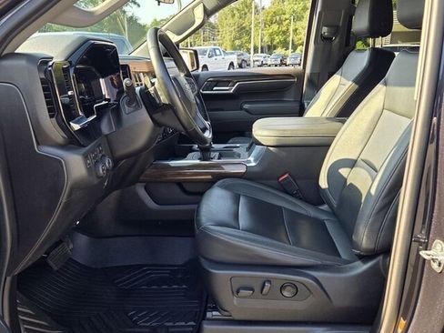 Used 2023 Chevrolet Silverado 1500 LT AWD/4WD image 6