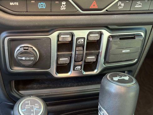 Used 2024 Jeep Wrangler High Altitude image 31