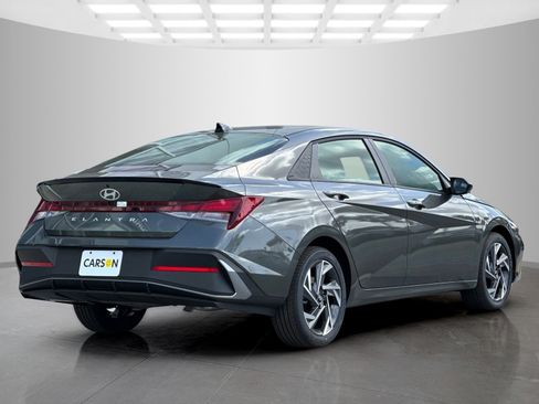 New 2025 Hyundai Elantra Sport image 4