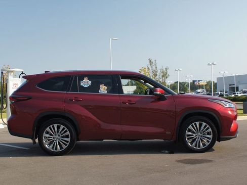 Used 2024 Toyota Highlander Platinum image 23