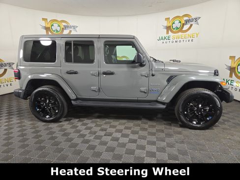 Used 2022 Jeep Wrangler Unlimited Sahara w/ Cold Weather Group AWD/4WD image 11