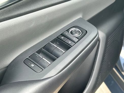 Used 2025 Toyota Prius XLE image 22