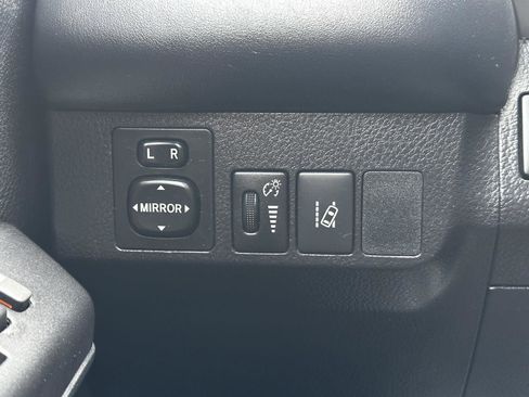 Used 2018 Toyota RAV4 XLE AWD/4WD image 25