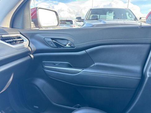 Used 2023 GMC Acadia SLT image 26