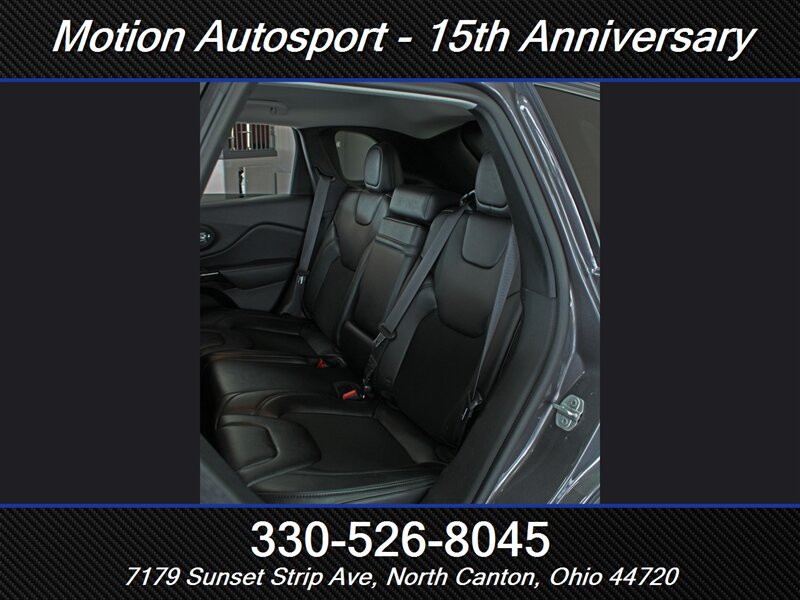 Used 2019 Jeep Cherokee Latitude Plus AWD/4WD image 30