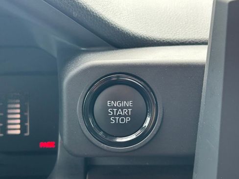 Certified 2025 Toyota Tacoma SR5 AWD/4WD image 28