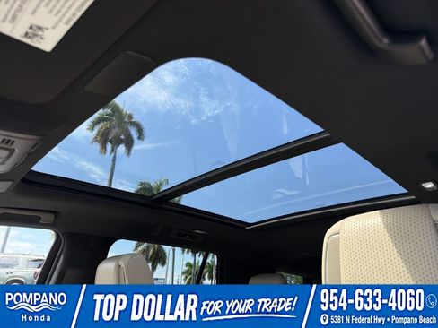 Used 2024 Cadillac Escalade Premium Luxury AWD/4WD image 32