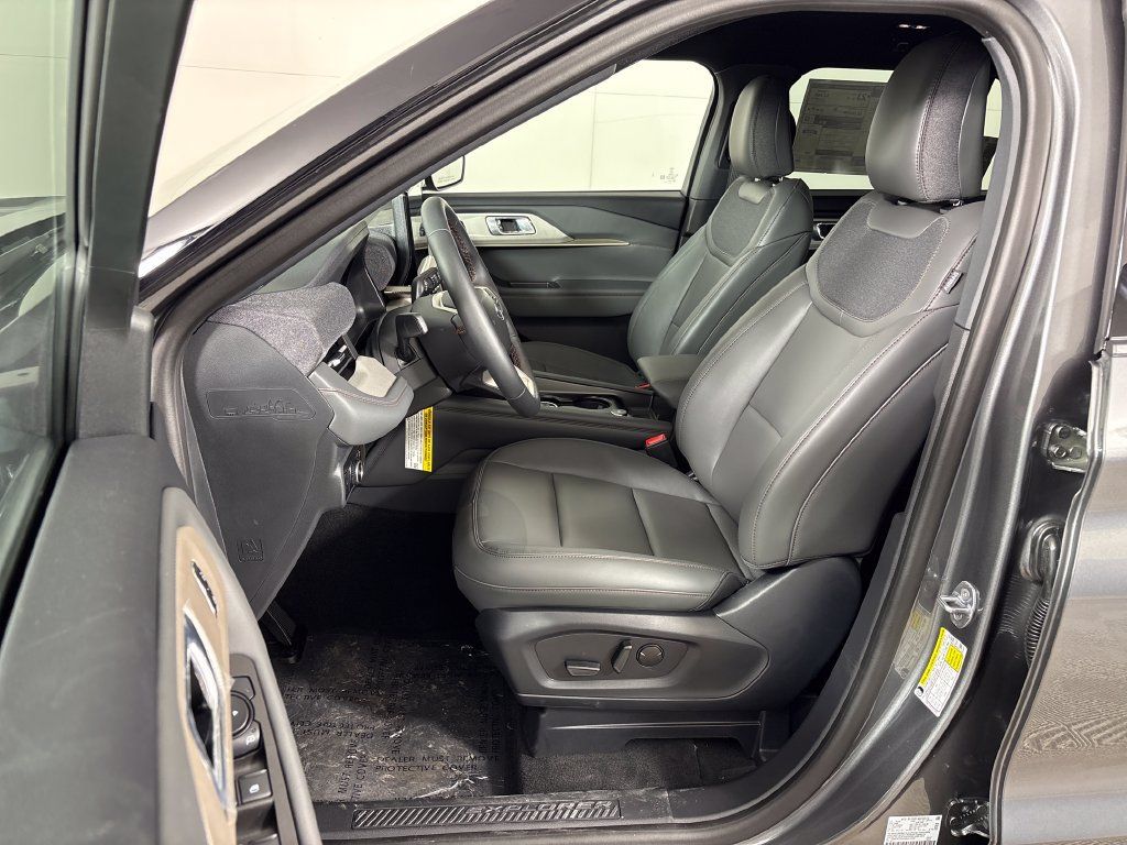 New 2027 Ford Explorer Active w/ Active Comfort Package RWD image 13