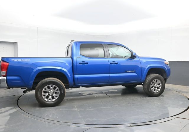 Used 2017 Toyota Tacoma SR5 w/ Tow Package AWD/4WD image 11