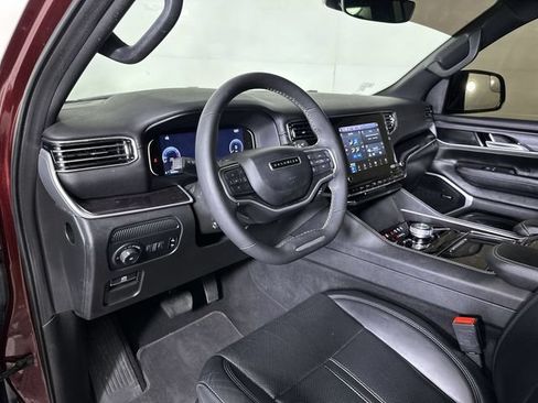 Used 2024 Jeep Wagoneer 4WD w/ Convenience Group I image 10