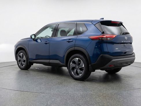 Used 2025 Nissan Rogue SV AWD/4WD image 6
