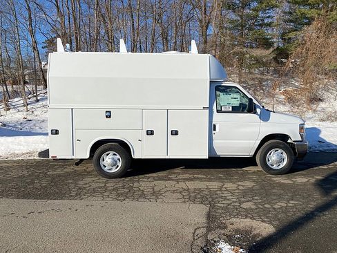 New 2026 Ford E-350 and Econoline 350 Super Duty w/ Power Equipment Group RWD image 5