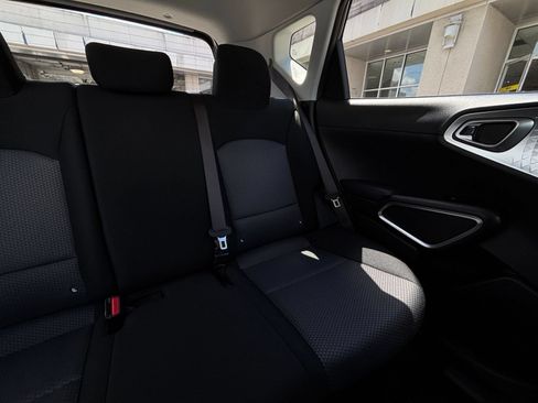 Used 2025 Kia Soul LX w/ LX Technology Package FWD image 35