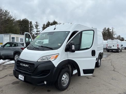 Used 2024 RAM ProMaster 2500 w/ Convenience Group image 10