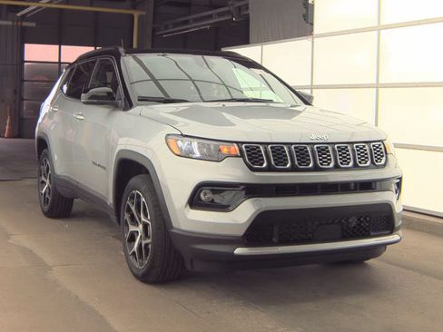 Used 2024 Jeep Compass Limited AWD/4WD image 2