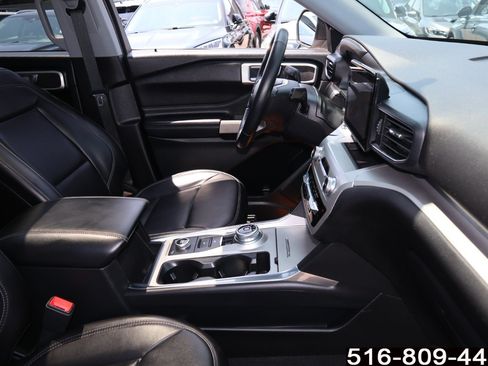 Used 2022 Ford Explorer XLT w/ Equipment Group 202A AWD/4WD image 25