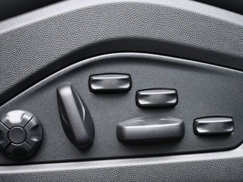 New 2025 Porsche Macan Turbo Electric image 40