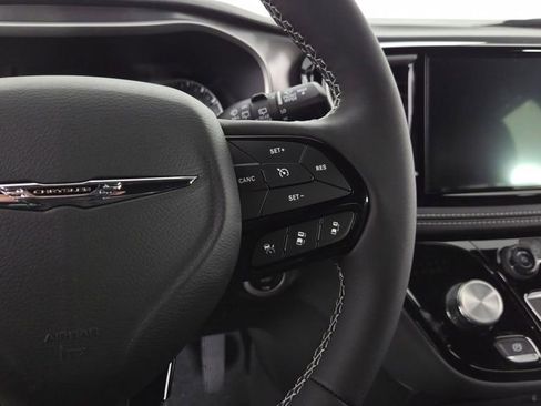 New 2026 Chrysler Pacifica Select image 18