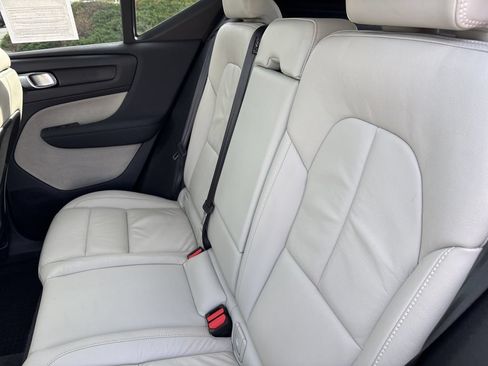 Certified 2023 Volvo XC40 B5 Plus w/ Protection Package AWD/4WD image 39