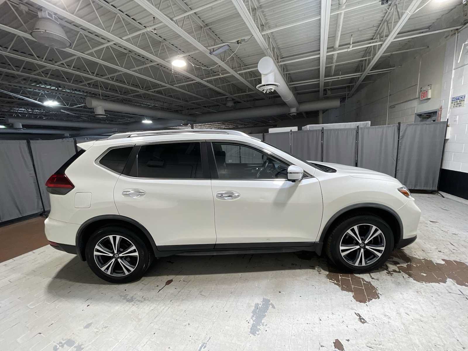 Used 2020 Nissan Rogue SV w/ Sun & Sound Touring Package AWD/4WD image 27
