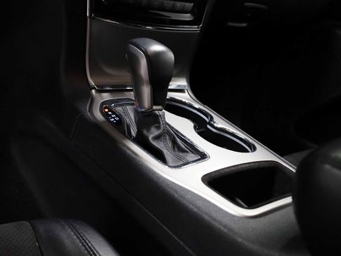 Used 2019 Jeep Grand Cherokee Altitude AWD/4WD image 27