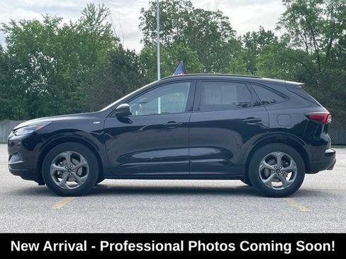 Used 2023 Ford Escape ST-Line w/ Tech Pack #1 AWD/4WD image 9