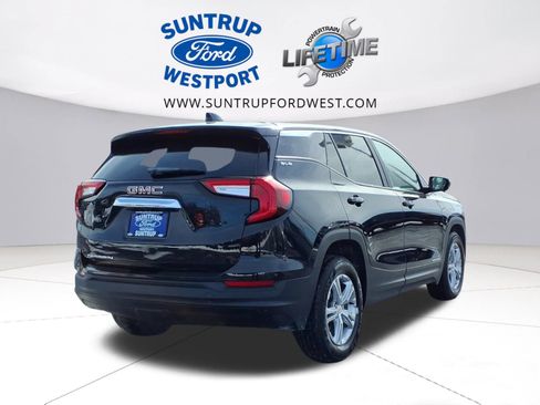 Used 2024 GMC Terrain SLE image 3