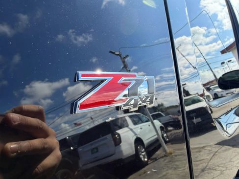 Used 2009 Chevrolet Suburban LT w/ Suspension Package, Off-Road image 9