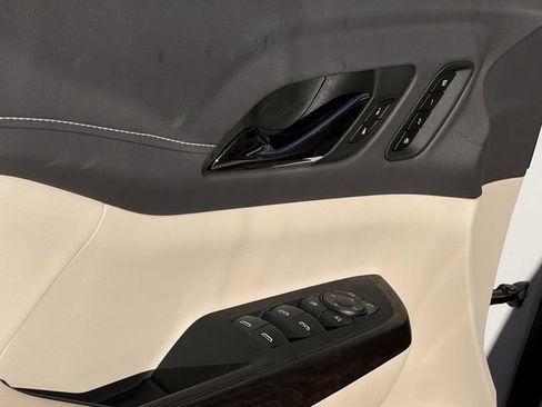 Used 2023 GMC Acadia Denali w/ Denali Ultimate Package image 22