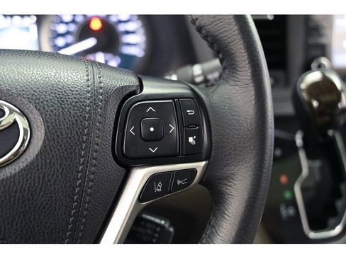 Used 2018 Toyota Sienna XLE image 38