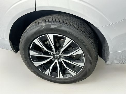 Used 2025 Volvo XC60 B5 Plus image 11