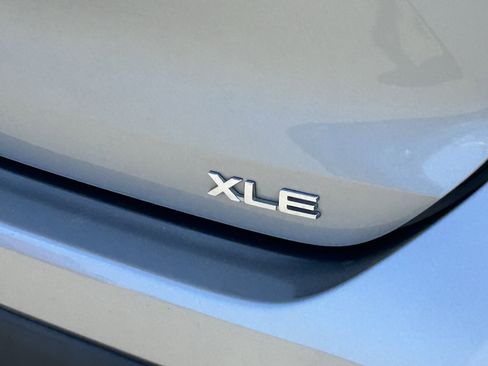 Used 2021 Toyota Highlander XLE image 4