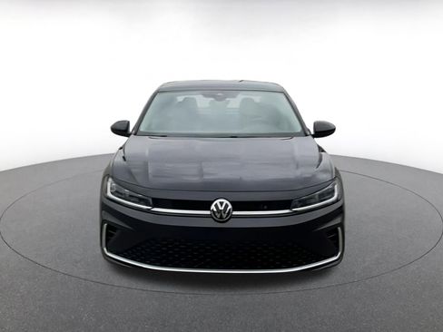 Used 2025 Volkswagen Jetta SE image 3