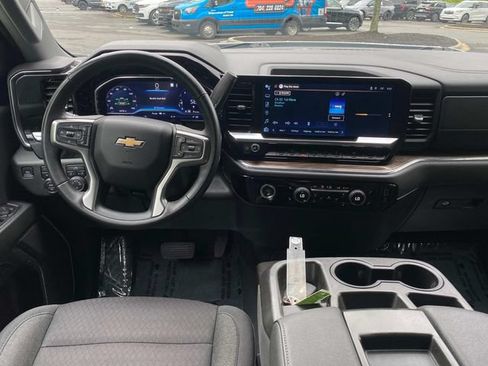 Used 2023 Chevrolet Silverado 1500 LT AWD/4WD image 9