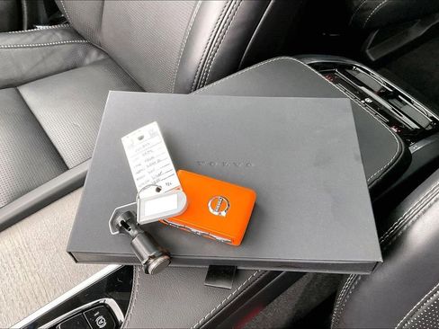 Certified 2024 Volvo XC90 B6 Ultimate w/ Protection Package Premier image 36