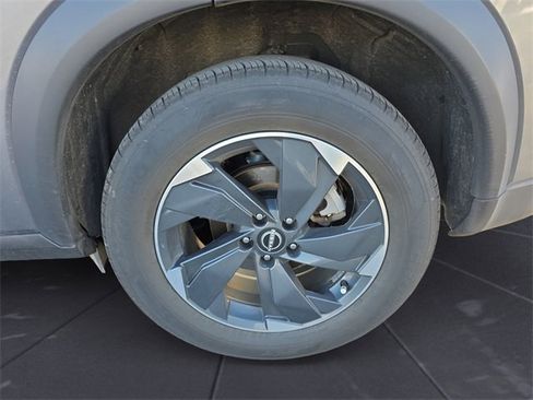 Used 2024 Nissan Rogue SV image 14