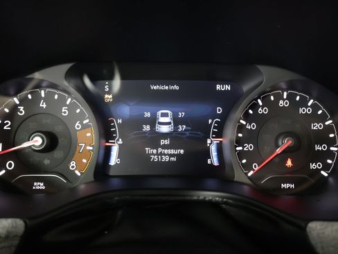 Used 2024 Jeep Compass Latitude AWD/4WD image 4