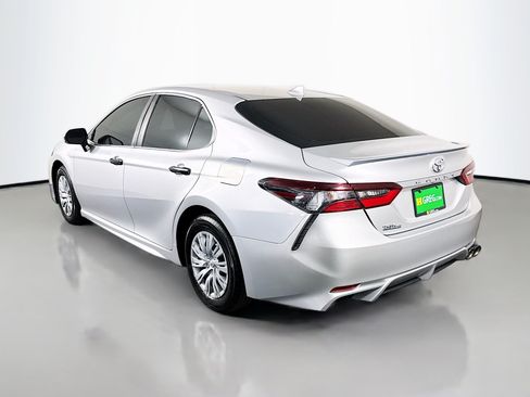 Used 2022 Toyota Camry SE w/ Convenience Package FWD image 7