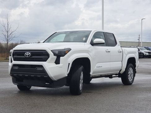 Used 2024 Toyota Tacoma SR5 image 13