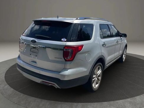 Used 2017 Ford Explorer Limited w/ Equipment Group 301A FWD image 5