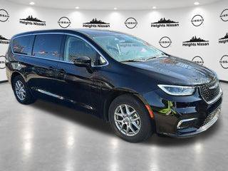 Used 2024 Chrysler Pacifica Touring-L FWD image 9