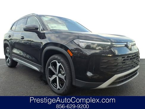 New 2025 Volkswagen Tiguan SE image 1