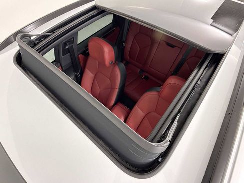 New 2026 Porsche Macan AWD/4WD image 22